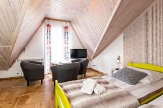 Отели типа «постель и завтрак» Gronik Groń Трехместный номер с балконом-4