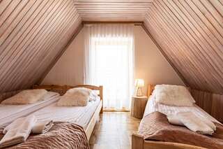 Отели типа «постель и завтрак» Gronik Groń Четырехместный номер с балконом-1