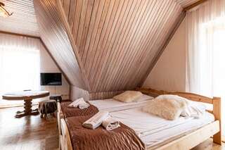 Отели типа «постель и завтрак» Gronik Groń Четырехместный номер с балконом-4