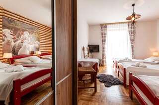Отели типа «постель и завтрак» Gronik Groń Трехместный номер с балконом-1