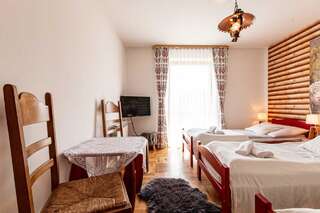 Отели типа «постель и завтрак» Gronik Groń Трехместный номер с балконом-2